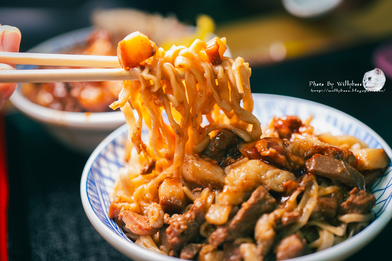 宵夜場必吃銅板價焢肉飯發現－光頭彰化焢肉飯(桃園八德) @威利博斯的白金殿堂